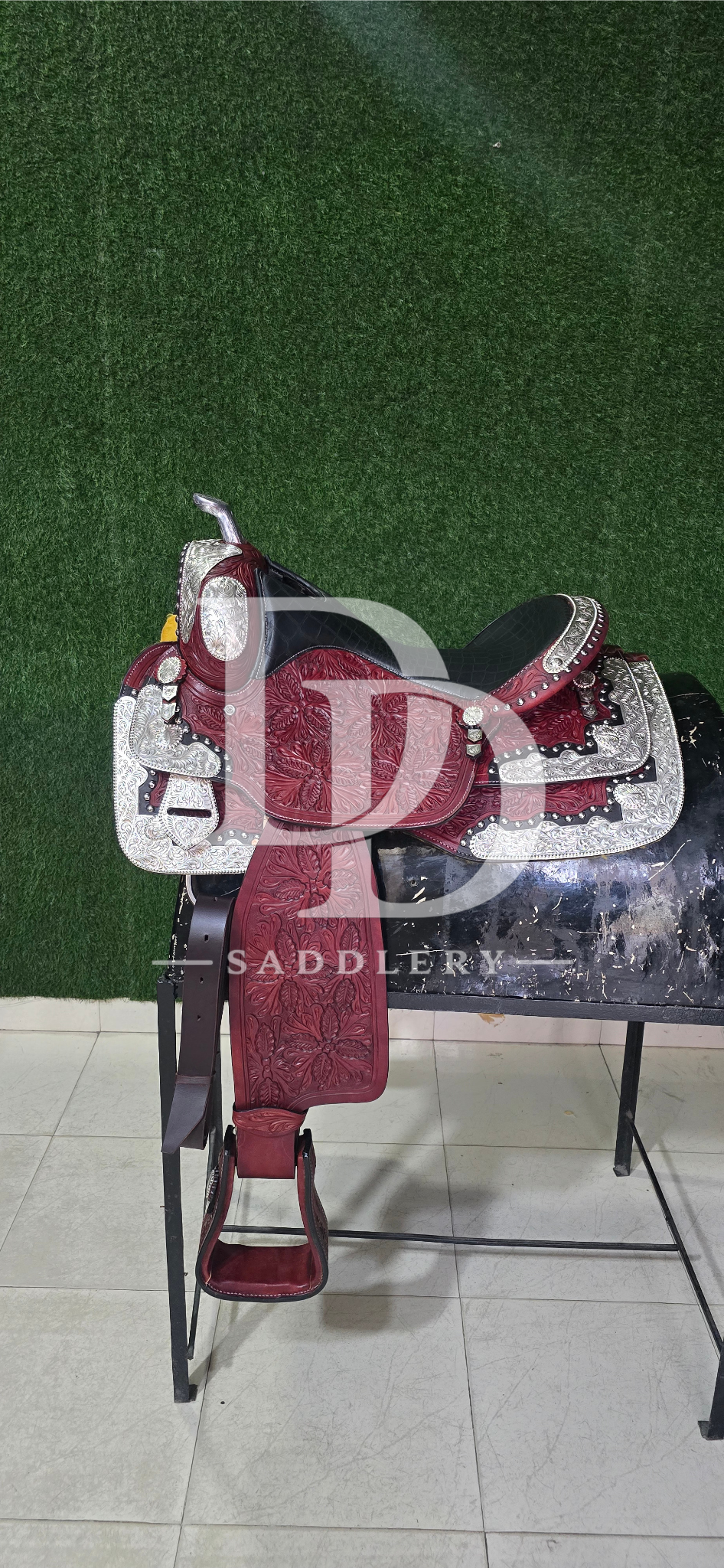 SHOW SADDLE 1