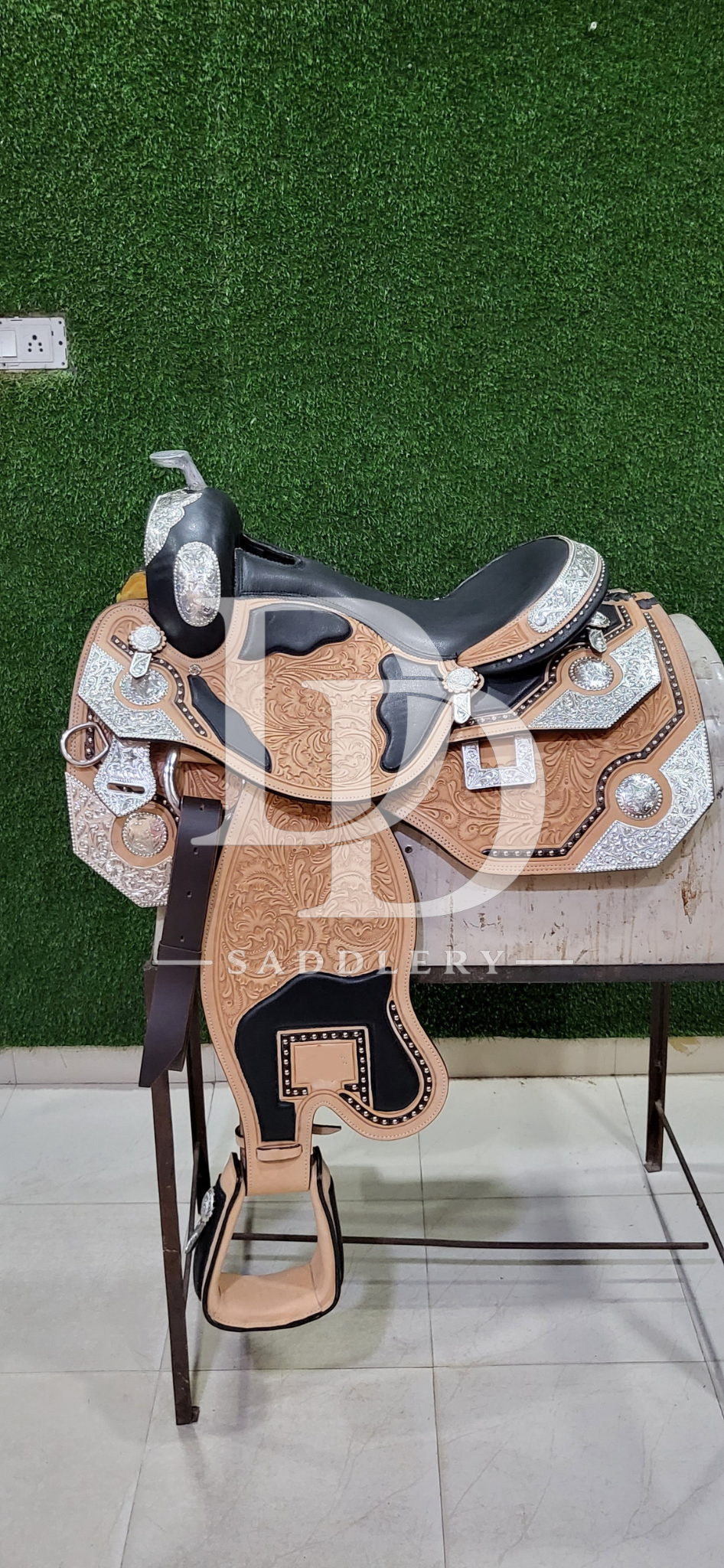 SHOW SADDLE 6